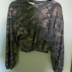 altar’d state cropped camo sweatshirt large
